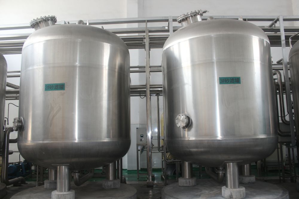 廣州某某(mou)啤酒(jiu)100噸過(guo)濾(lv)輭化(hua)水(shui)工程(cheng)
